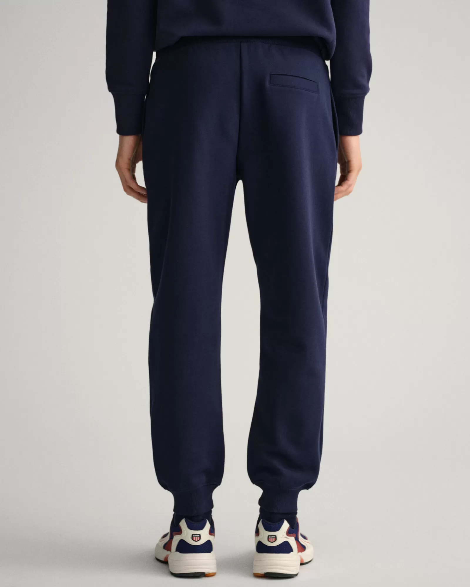 GANT Tonal Archive Shield Sweatpants | Byxor & Chinos