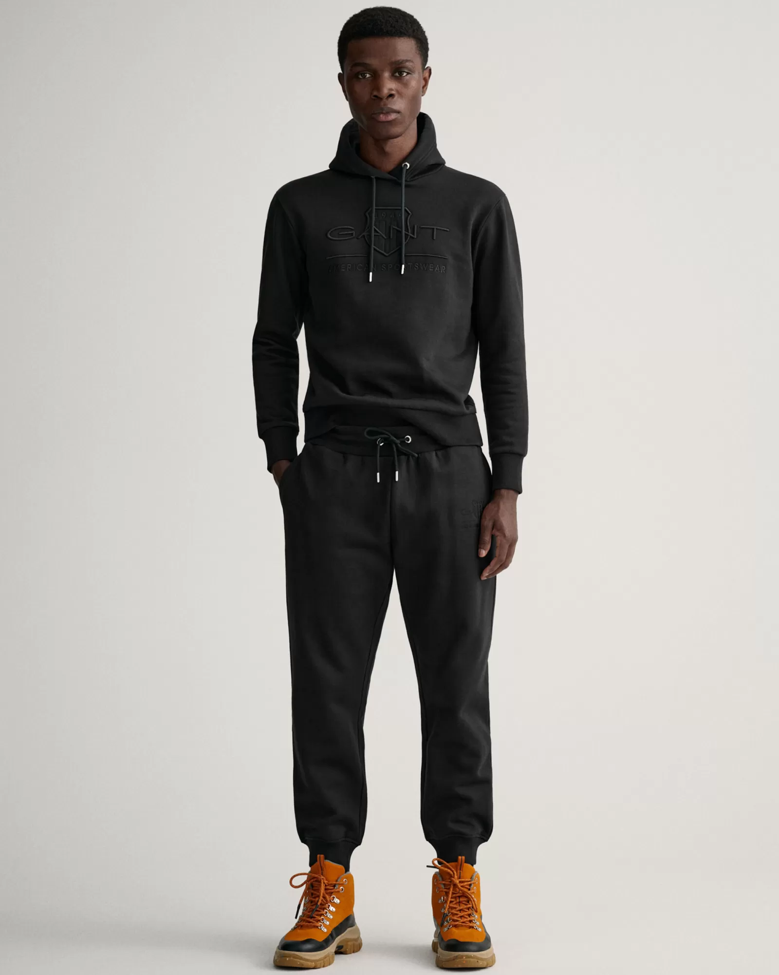 GANT Tonal Archive Shield Sweatpants | Byxor & Chinos