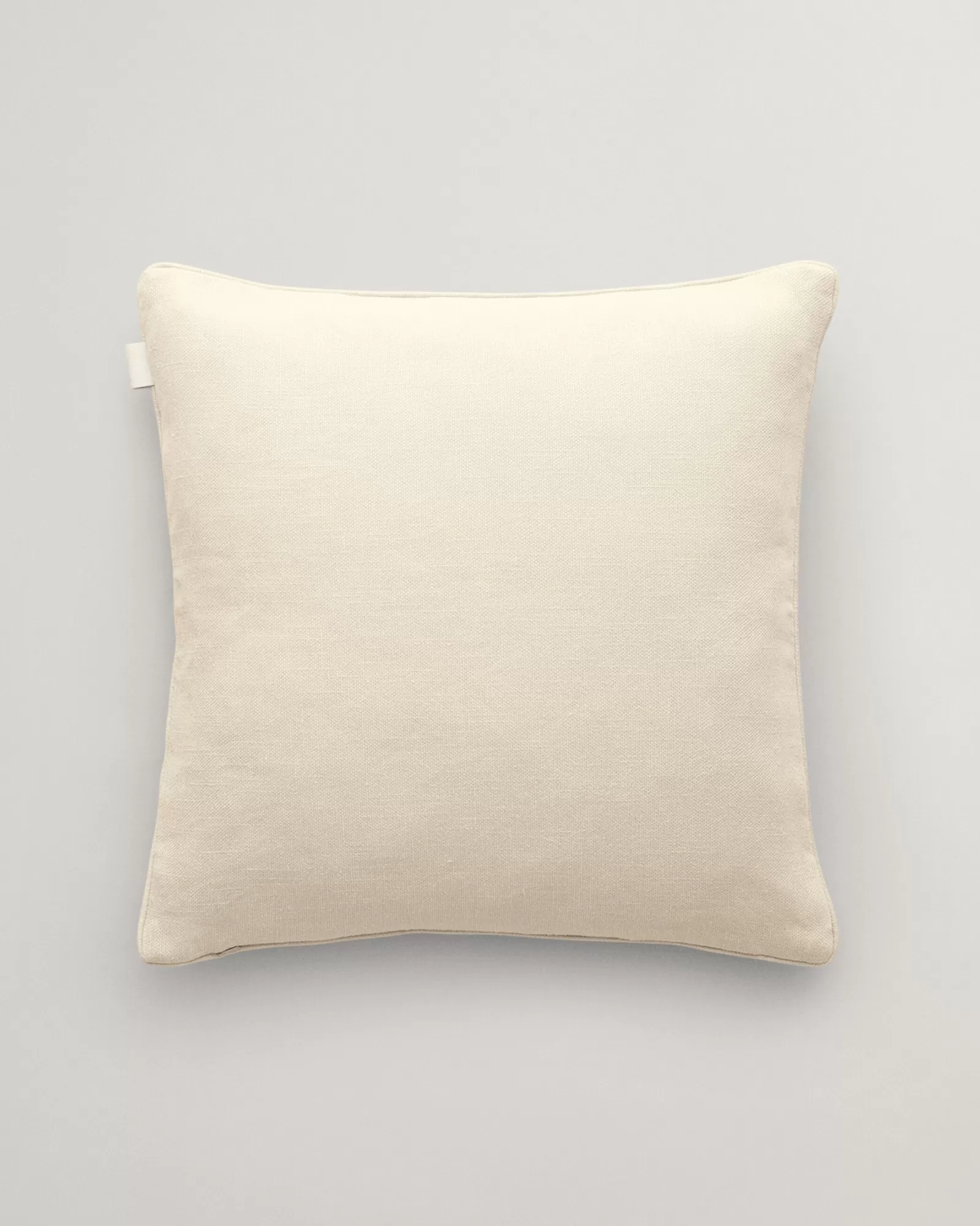 GANT Tonal Crest Cushion | Kuddar