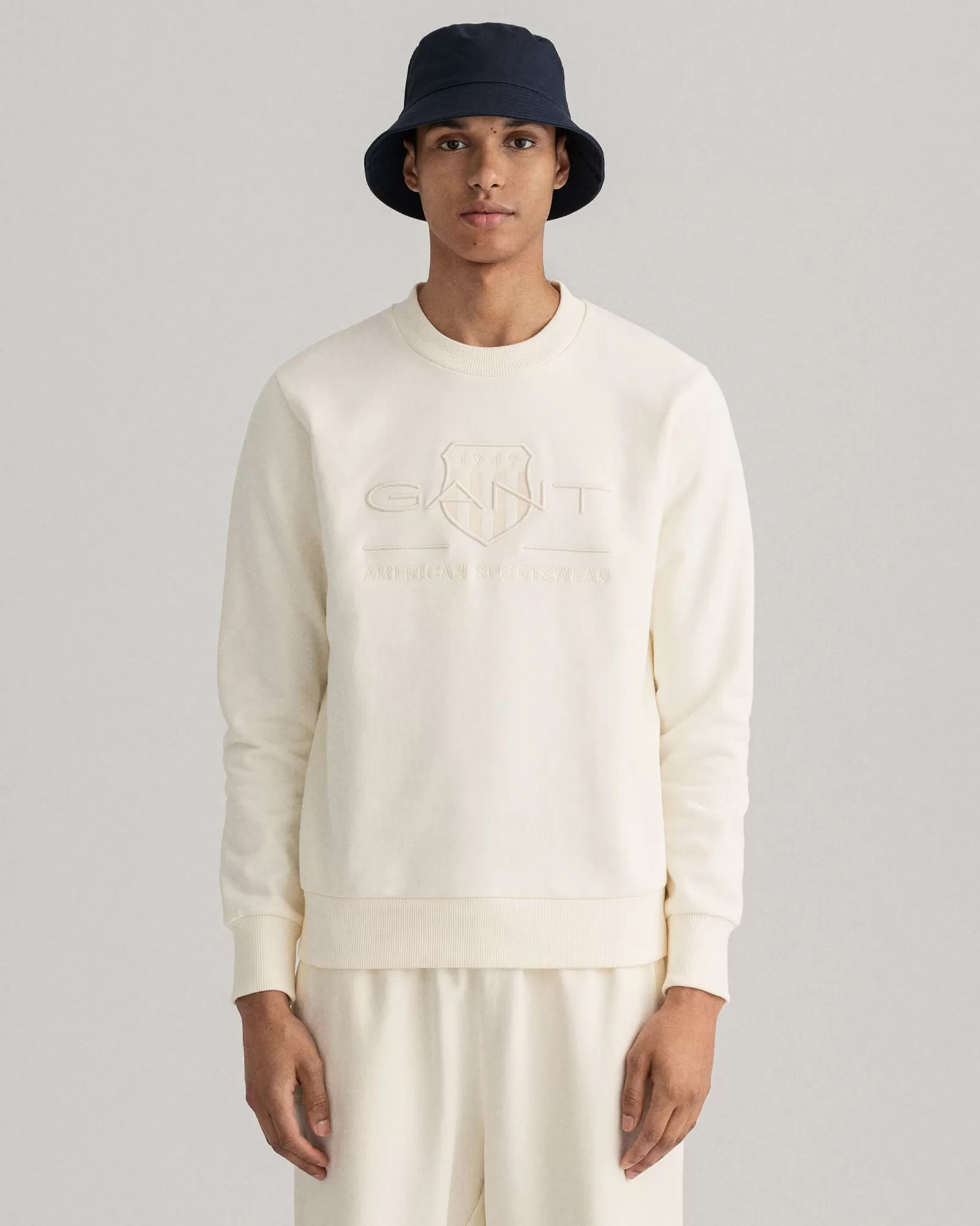 GANT Tonal Shield Crew Neck Sweatshirt | Hoodies & Tröjor