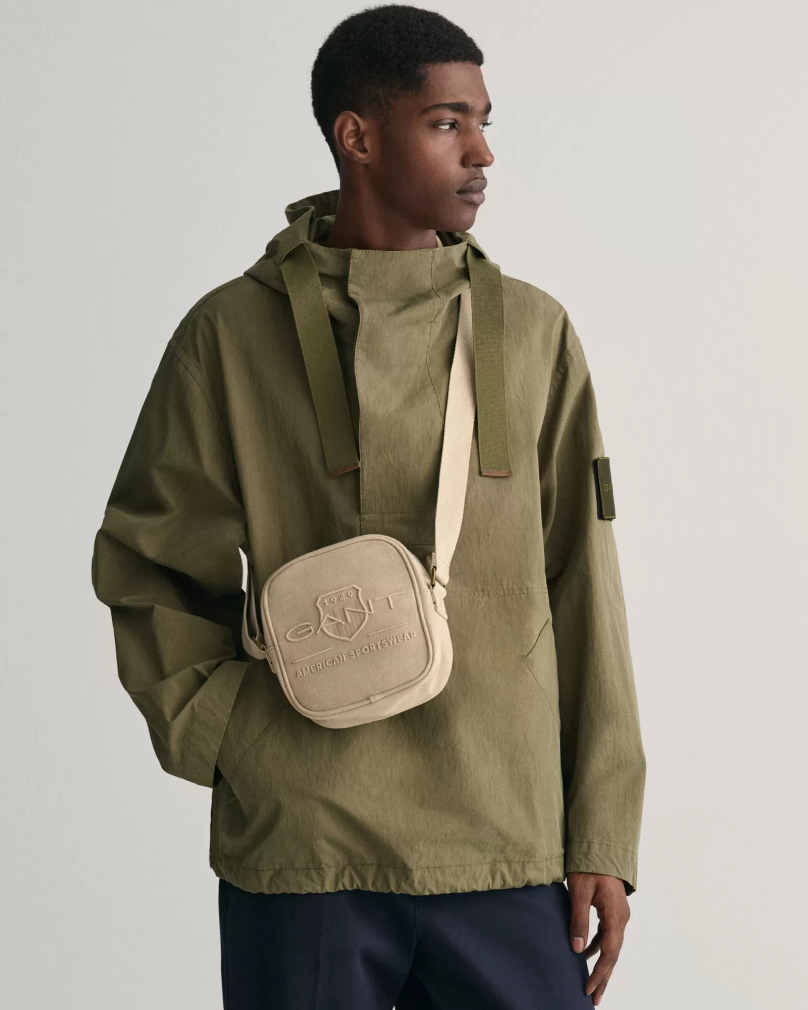 GANT Tonal Shield Crossbody Bag | Väskor & Plånböcker