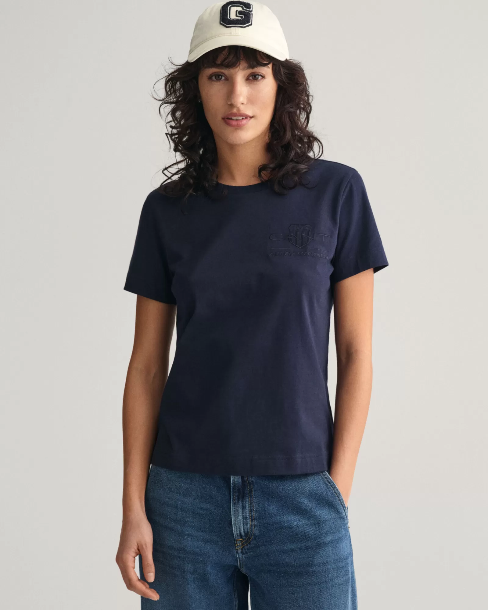 GANT Tonal Shield T-Shirt | T-shirtar & Toppar