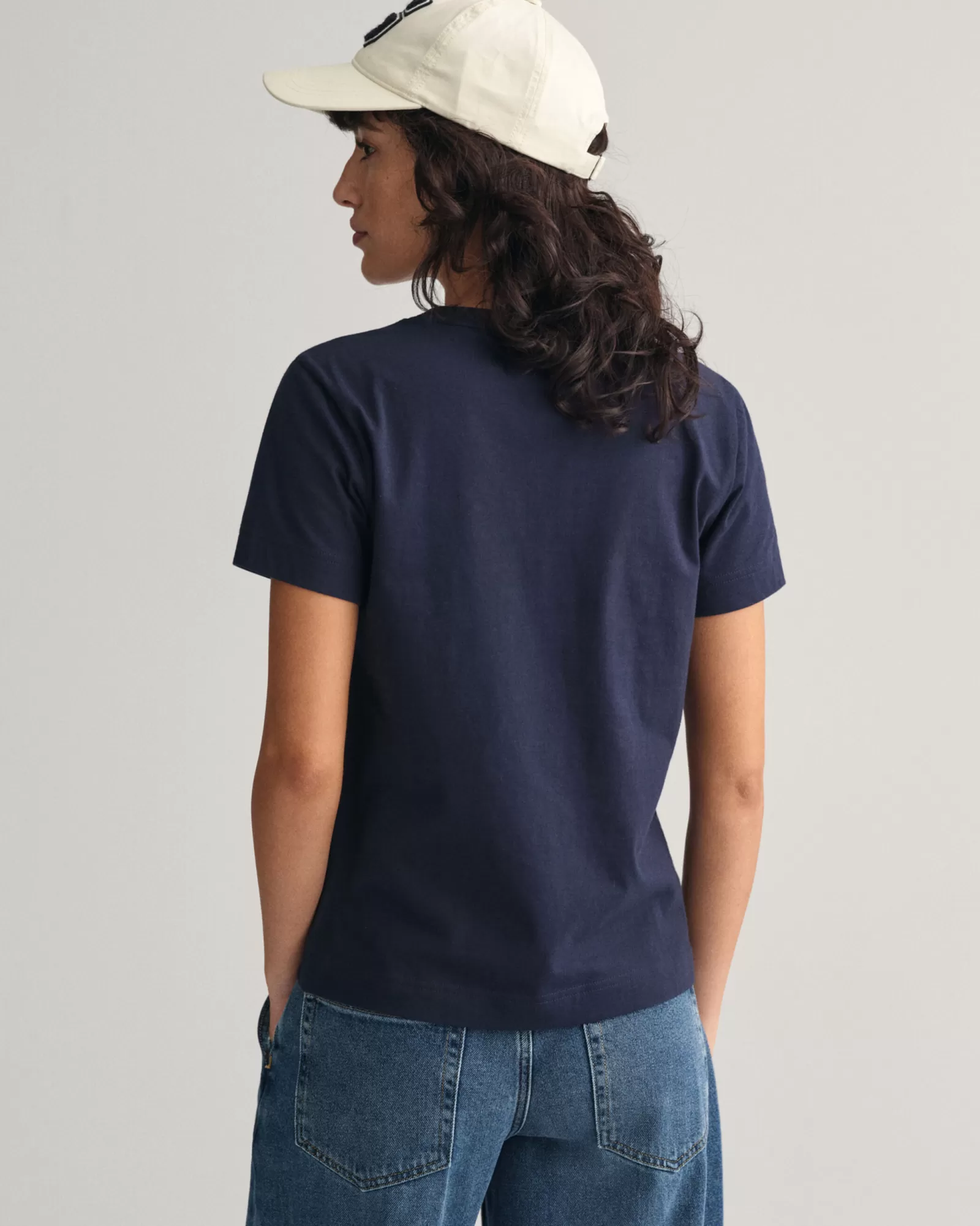 GANT Tonal Shield T-Shirt | T-shirtar & Toppar