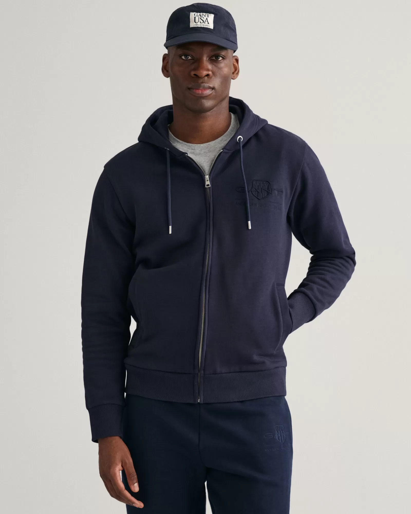 GANT Tonal Shield Zip Hoodie | Hoodies & Tröjor